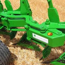 Charrue agricole à largeur variable SV - Charlier - largeur de travail réglable hydrauliquement de 12″ à 20″