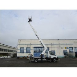 Scorpion 2013 sur Nissan - Camion nacelle Oil & Steel France - Hauteur de travail 19,9 m