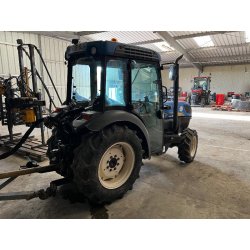 New Holland T4030 V - Tracteur viticole compact, 75 ch, 4 RM, 2011, 4537h