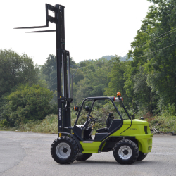Chariot Élévateur Tout-Terrain TW35 en Isère et Rhône Alpes   - disponible en achat neuf et en location de courte à longue durée