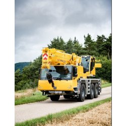 Grue automotrice LTM 1055-3.2 - Liebherr - capacité de charge max 55 t - flèche télescopique jusqu'à 40 m