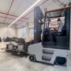 Chariot Multidirectionnel Électrique HUBTEX FLUX pour la manutention de palettes et charges longues en Isère et Rhône   -  disponible en achat neuf et en location de courte à longue durée