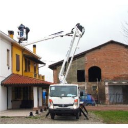 Snake 189 sur nissan camion nacelle - oil & steel france - 17,8m