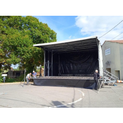 Podium passe partout 48 m² avec kit de bâche - EMS Stage 48