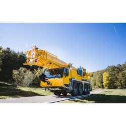 LTM 1070-4.2 grues automotrices - Liebherr - capacité de charge max 70 t - flèche télescopique jusqu'à 50 m