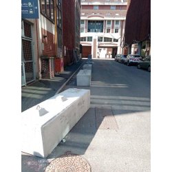 Bloc béton empilable largeur 0.6m - transportable avec crochets de levage Artéon