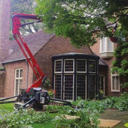 Nacelle araignée sur chenille automotrice idéale pour l'entretien des espaces verts et des bâtiments avec une hauteur de travail de 17.60m - spider 18.90