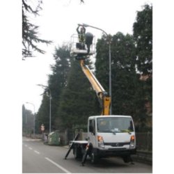 Scorpion 1812 sur nissan camion nacelle - oil & steel france - 17,8m