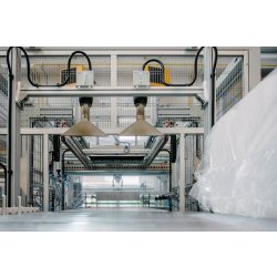 Ensacheuse automatique pour jerricanes - avec tapis transporteur et trois barres soudeuses