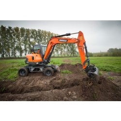 Mini pelle 5,79t - Doosan DX57W-5 - Puissante et polyvalente avec moteur Doosan D24