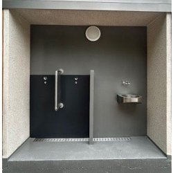 Cabine PMR avec mur urinoir disponible en version manuelle, semi-automatique ou automatique - réf. 2073