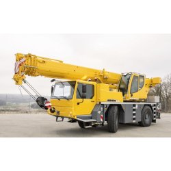 Grue automotrice LTM 1040-2.1 - Liebherr - capacité de charge max 40 t - flèche télescopique jusqu'à 35 m