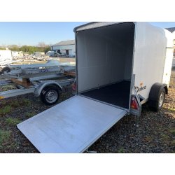 Remorque fourgon en polyester DEBON - CARGO 1300 Blanche - PTAC : 1300 Kg - 295x152xH170 cm - Reference -FOURGON_CARGO_1300_BLANC