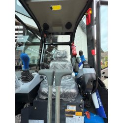 Mini-pelle RIPPA R32 3,2 tonnes avec cabine - moteur Kubota V1505