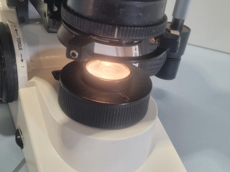 Microscope  LEICA DM 2000 (DM2000) - 3 objectifs_5