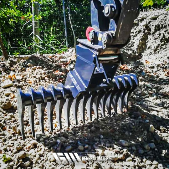 Accessoire pour pelles et mini-pelles avec dents courtes de 20 cm