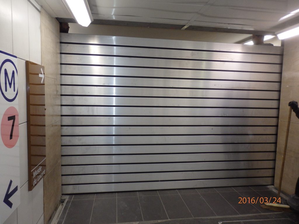 Dispositif anti-inondation démontable non mobile submersible - Flo-Dem 100 - 4 côtés - Protection sur mesure pour locaux et parkings_5