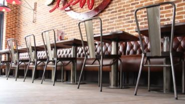 Chaise Sanks AB Verticale SIF - Structure Acier Thermolaqué Verni Transparent - Assise en Pin - Empilable_5