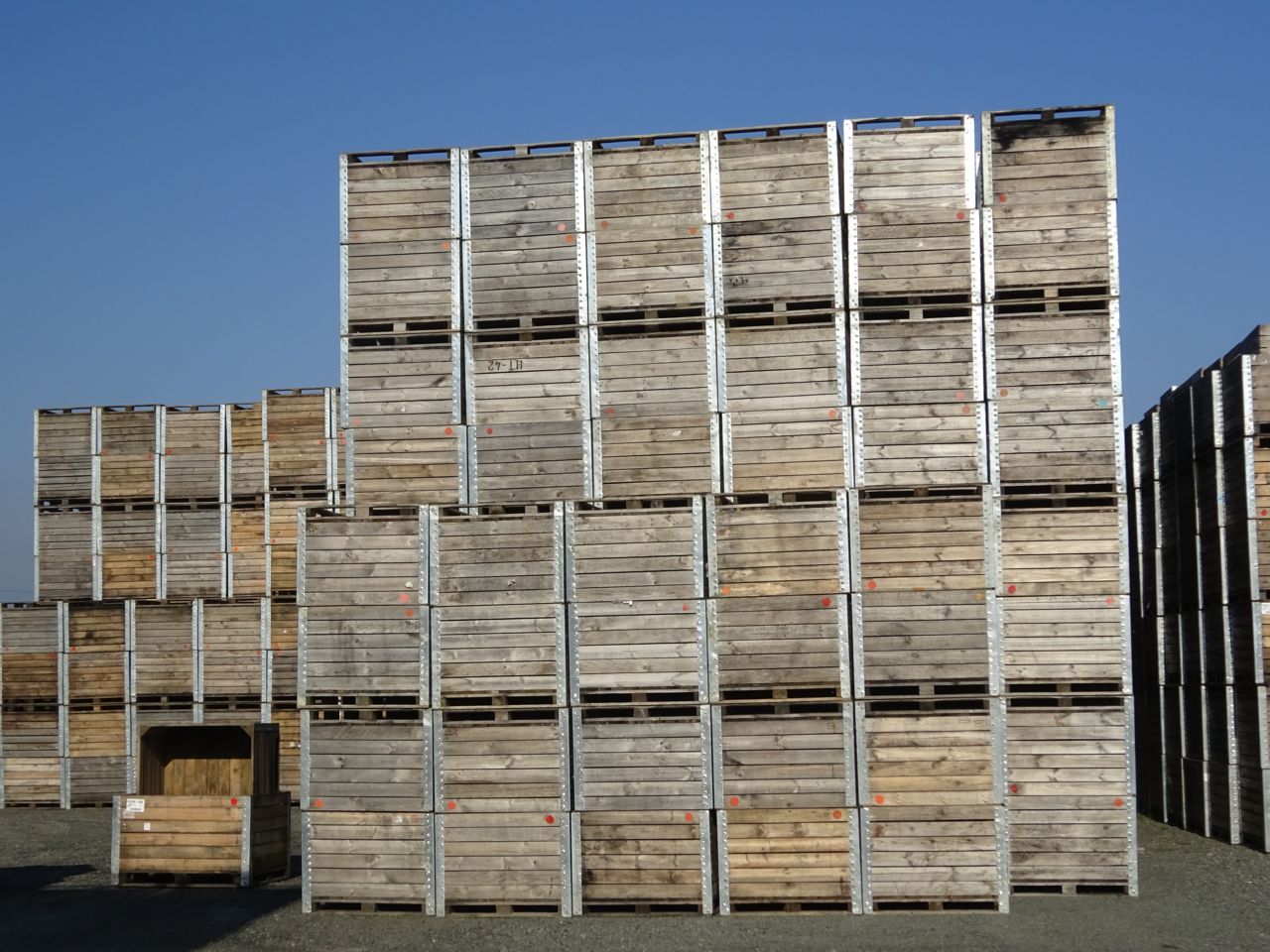 Caisse-palette en bois pour salons et expositions