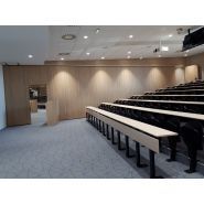 Mur mobile avec galets à roulement résistants à l'usure