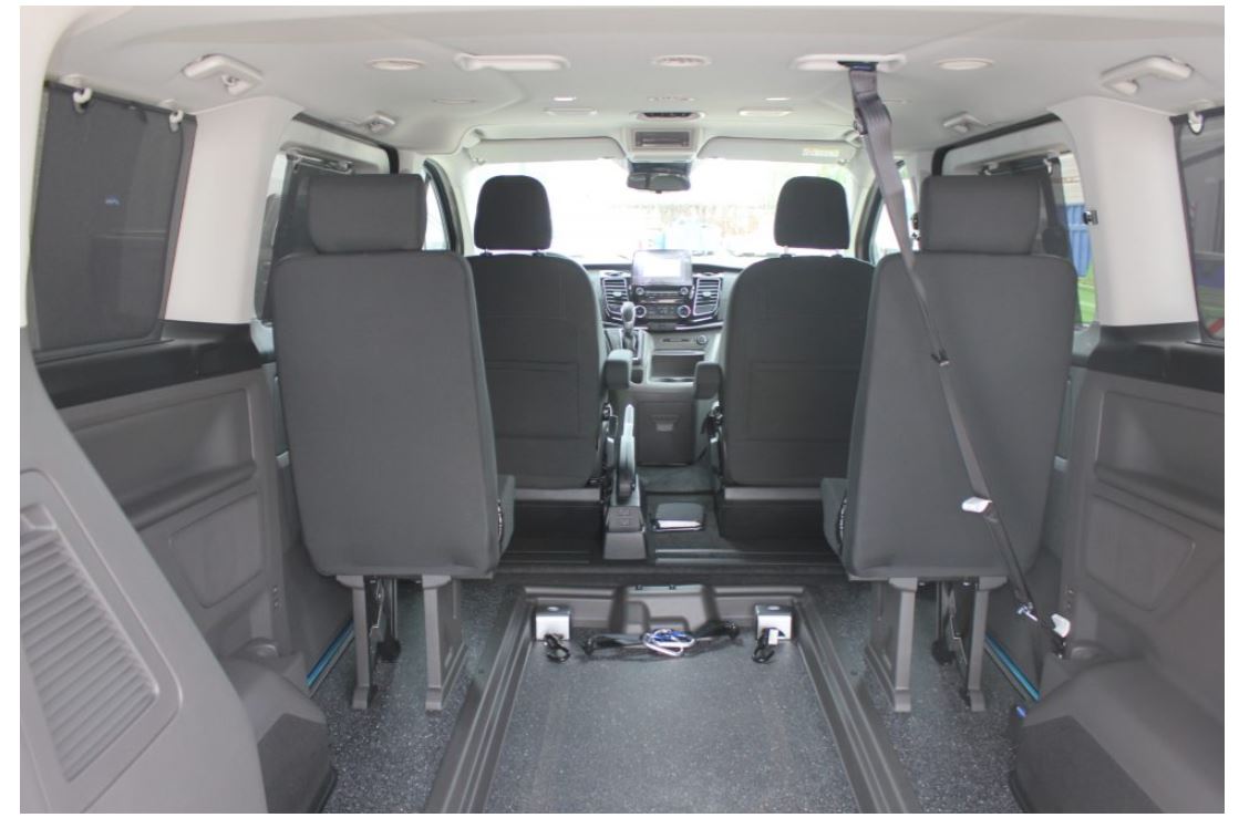 Habitacle spacieux du Ford Tourneo Custom L2H1 TPMR