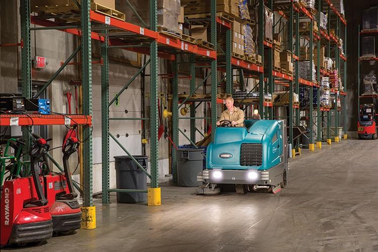 M20 Balayeuse-laveuse TENNANT autoportée intégrée_5