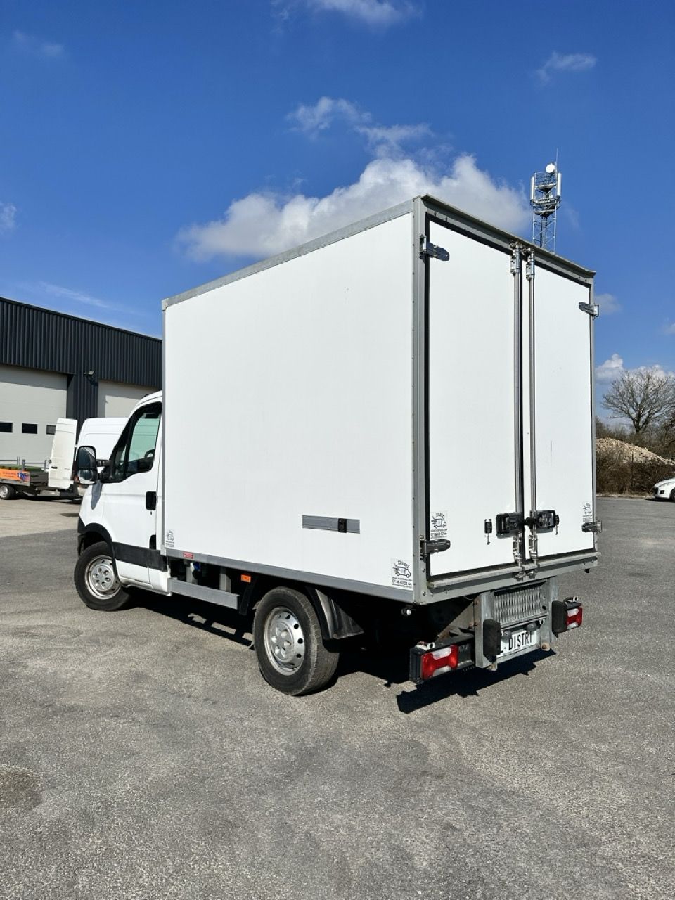 Voiture frigorifique à boîte manuelle - Volume -9,79 m3 - Iveco Daily 35S13 - LD149_5