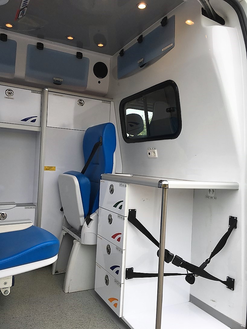 Ambulance Renault Master diesel en bon état