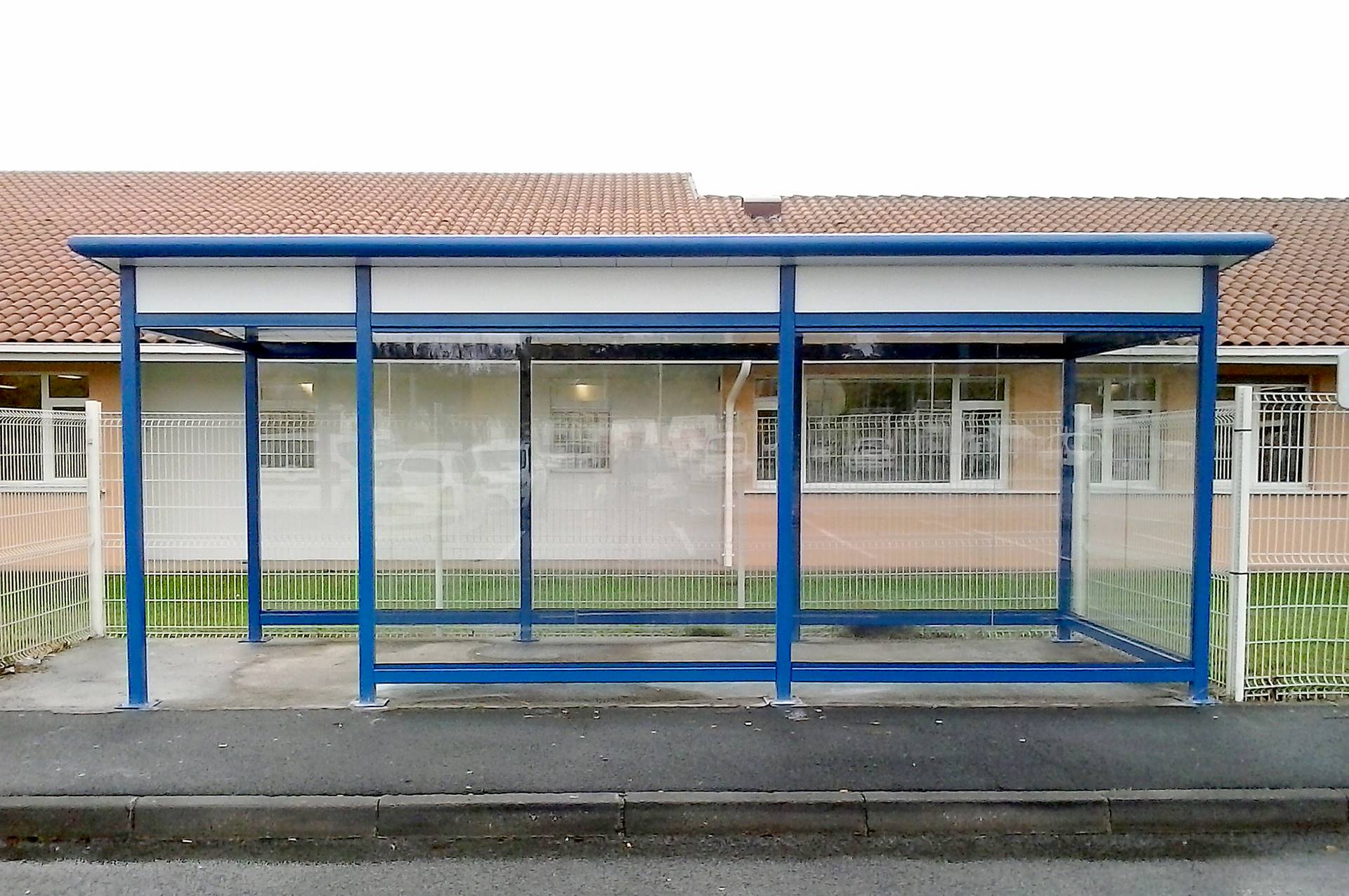 Abris voyageurs - Kikaffich - Supports d’affichage et mobilier urbain sur mesure_5