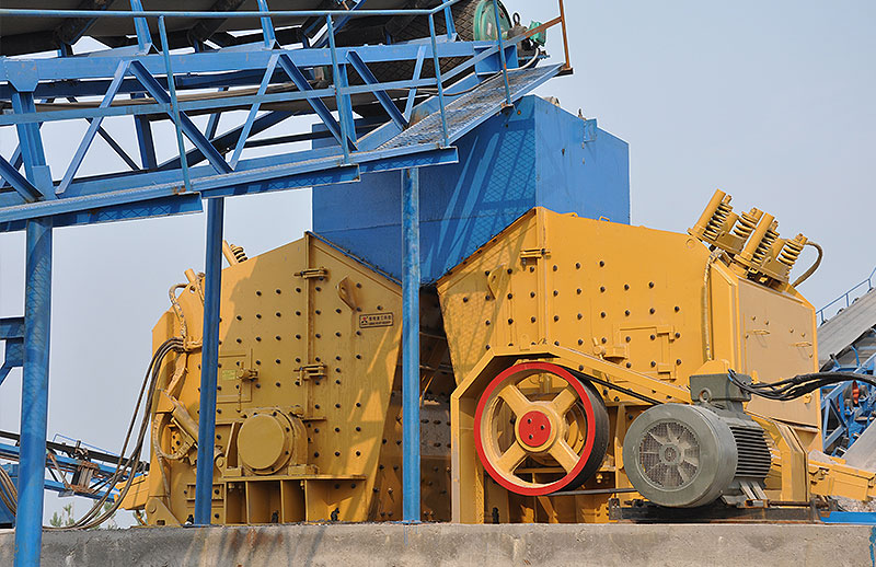 Station de concassage de pierre 350t/h - avec alimentateur vibrant, concasseur à mâchoires et cribles vibrants_5