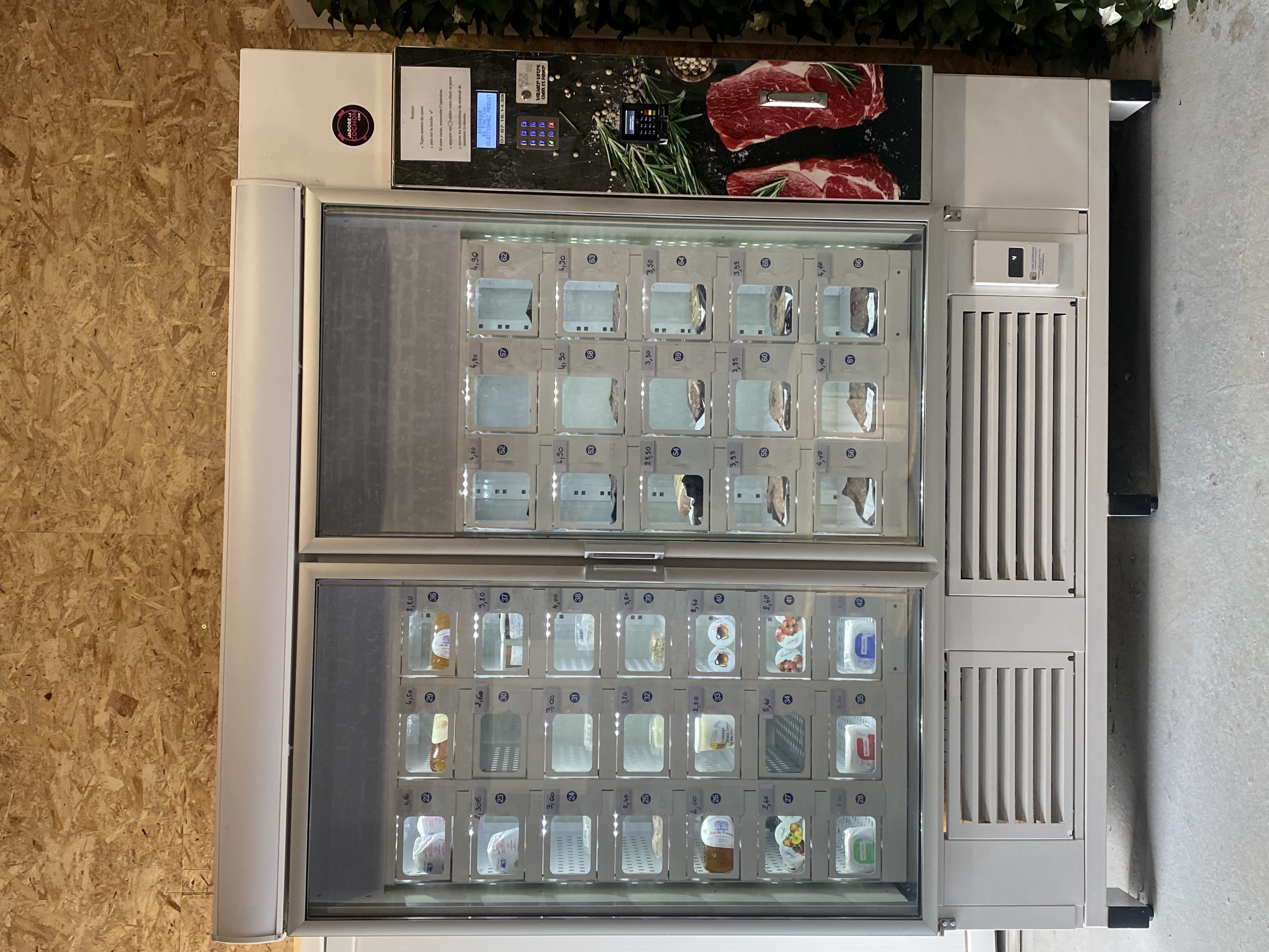 Distributeur automatique à casiers réfrigérés  pour produits laitiers et fromages_5