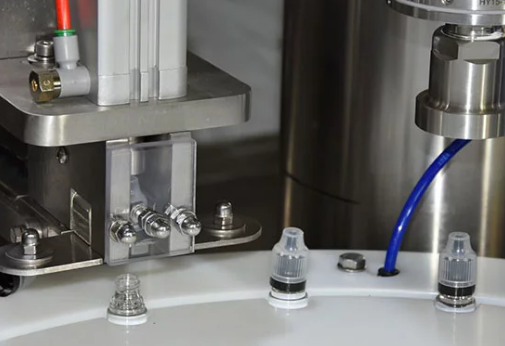 Machine automatique pour le remplissage et la fermeture des flacons et des pots de petites contenance - 1000 à 6000flacons /h -MICROBLOC_5