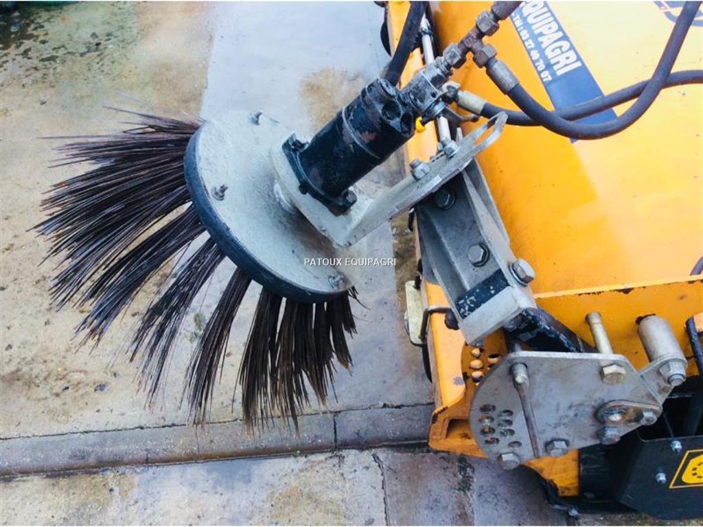 Balayeuse Emily 2,20 en action