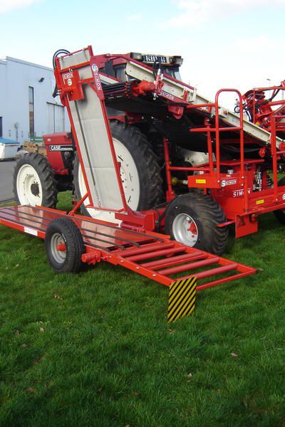 Récolteuse de carottes PSOPS - Simon - portée 3 points avec châssis robuste et mise en pallox_5