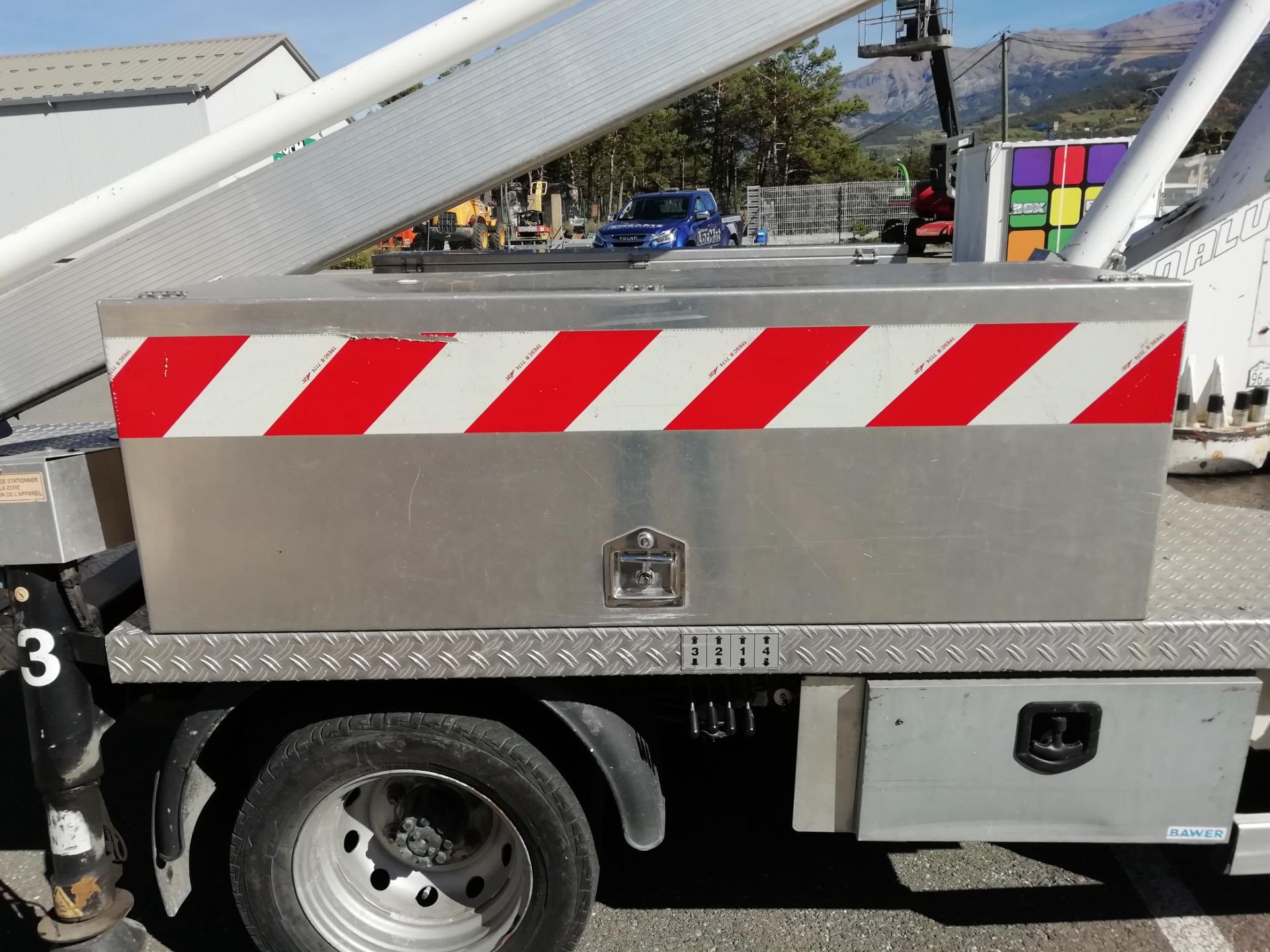 Portée de 7,5m à 10,2m du bras télescopique de la nacelle Multitel