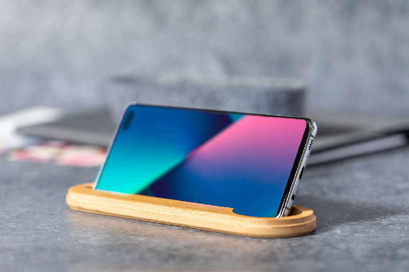 Porte-stylo en RPET - avec couvercle en bambou, sangle élastique, règle et support téléphone intégré_5