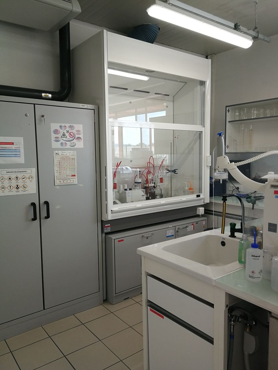 Sorbonne de laboratoire sur paillasse - Evolutive, novatrice ,design - EVOLUFLOW_6