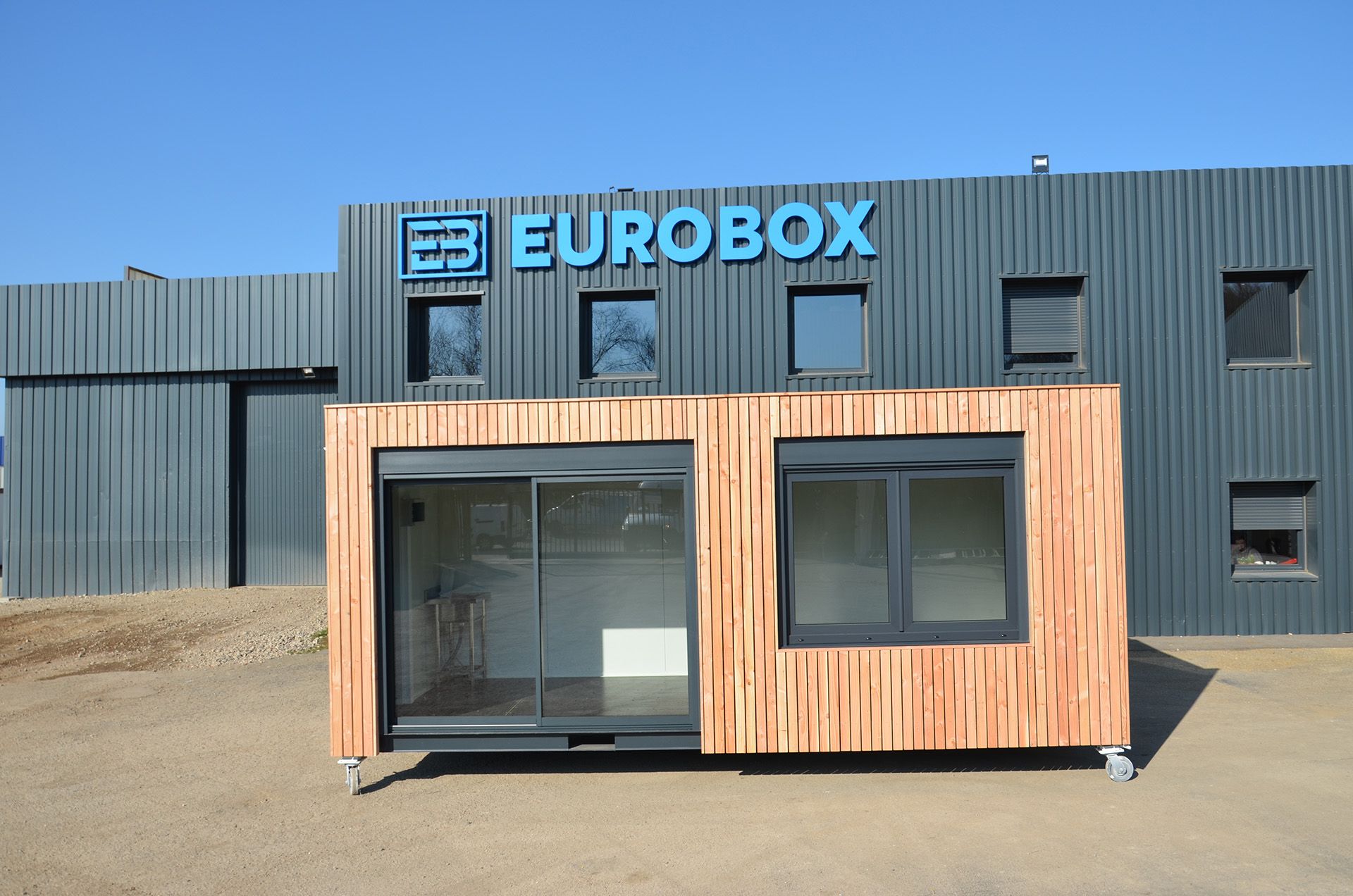 Container aménagé pour industrie, stockage, btp, évènement et particulier - eurobox_5