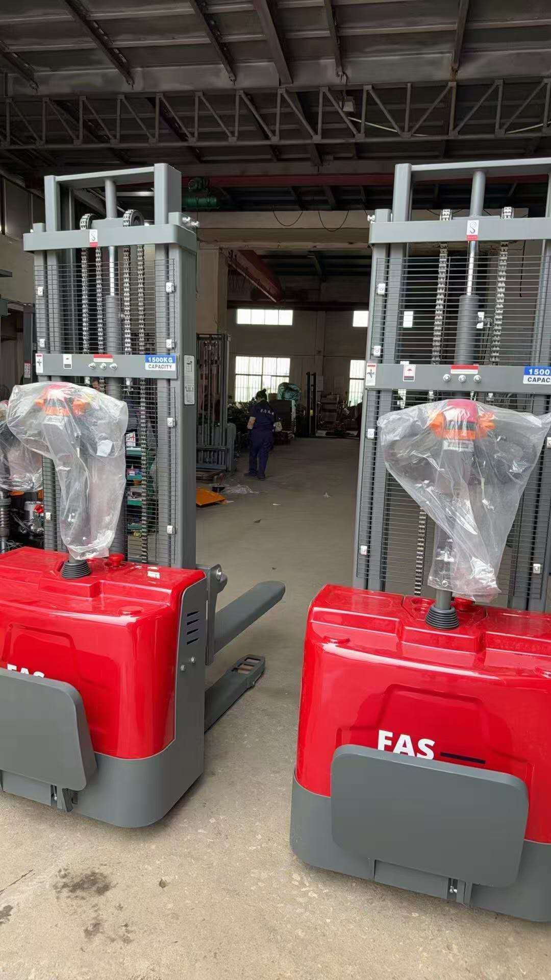 Gerbeur électrique avec double levée CDD-15 ? 1500kg ? Levée 3m_5