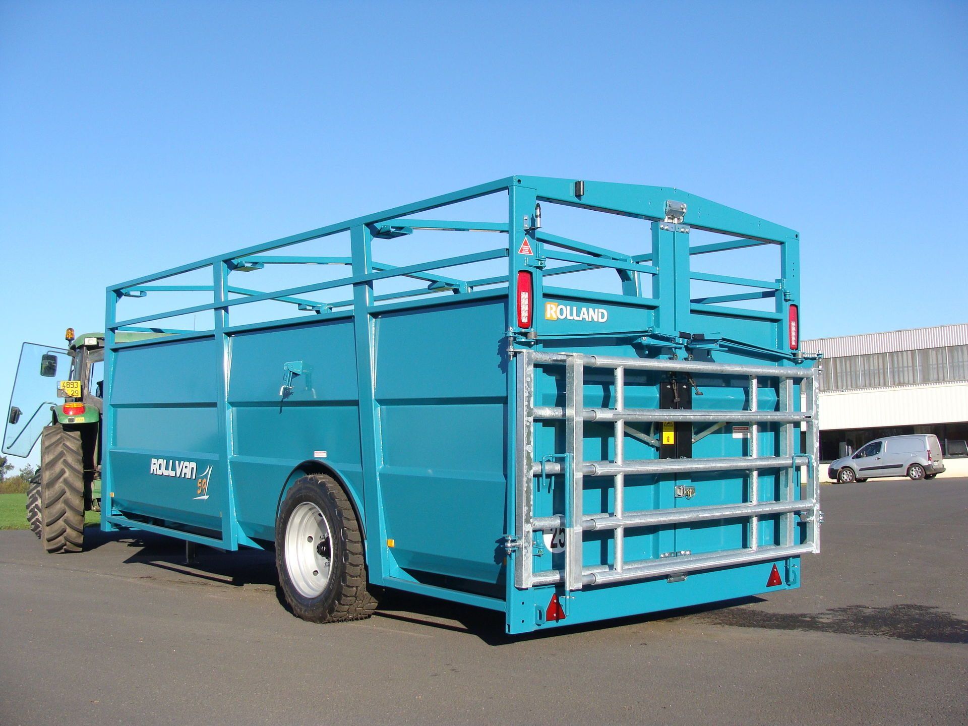 Remorque bétaillère Rollvan 59 avec fond sécurisé pour éleveurs et animaux