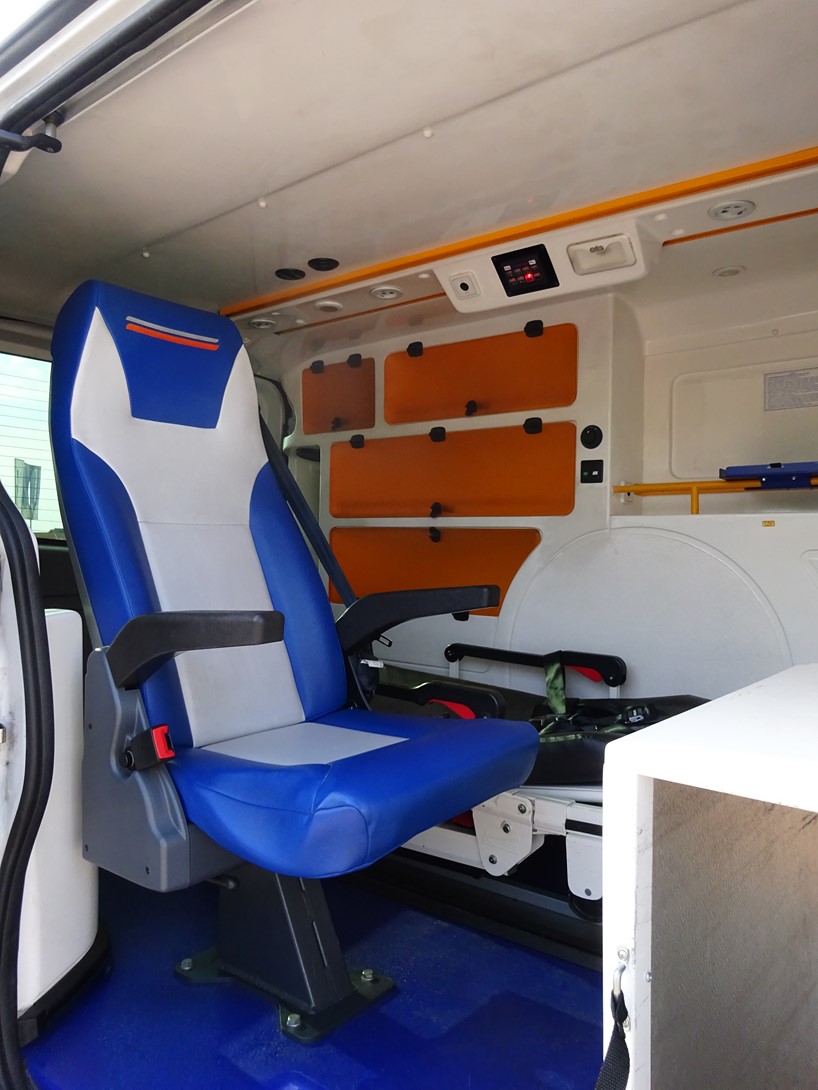Véhicule d'urgence Opel Vivaro L1H1 conforme à la norme EN1789