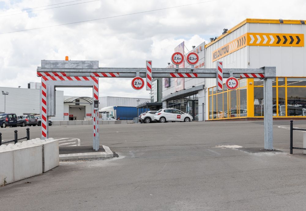 Portique robuste rempli de béton armé pour utilisation intensive