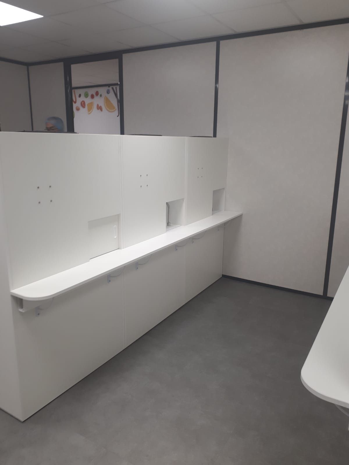 Cabine d'analyse avec éclairage personnalisable en 3 couleurs