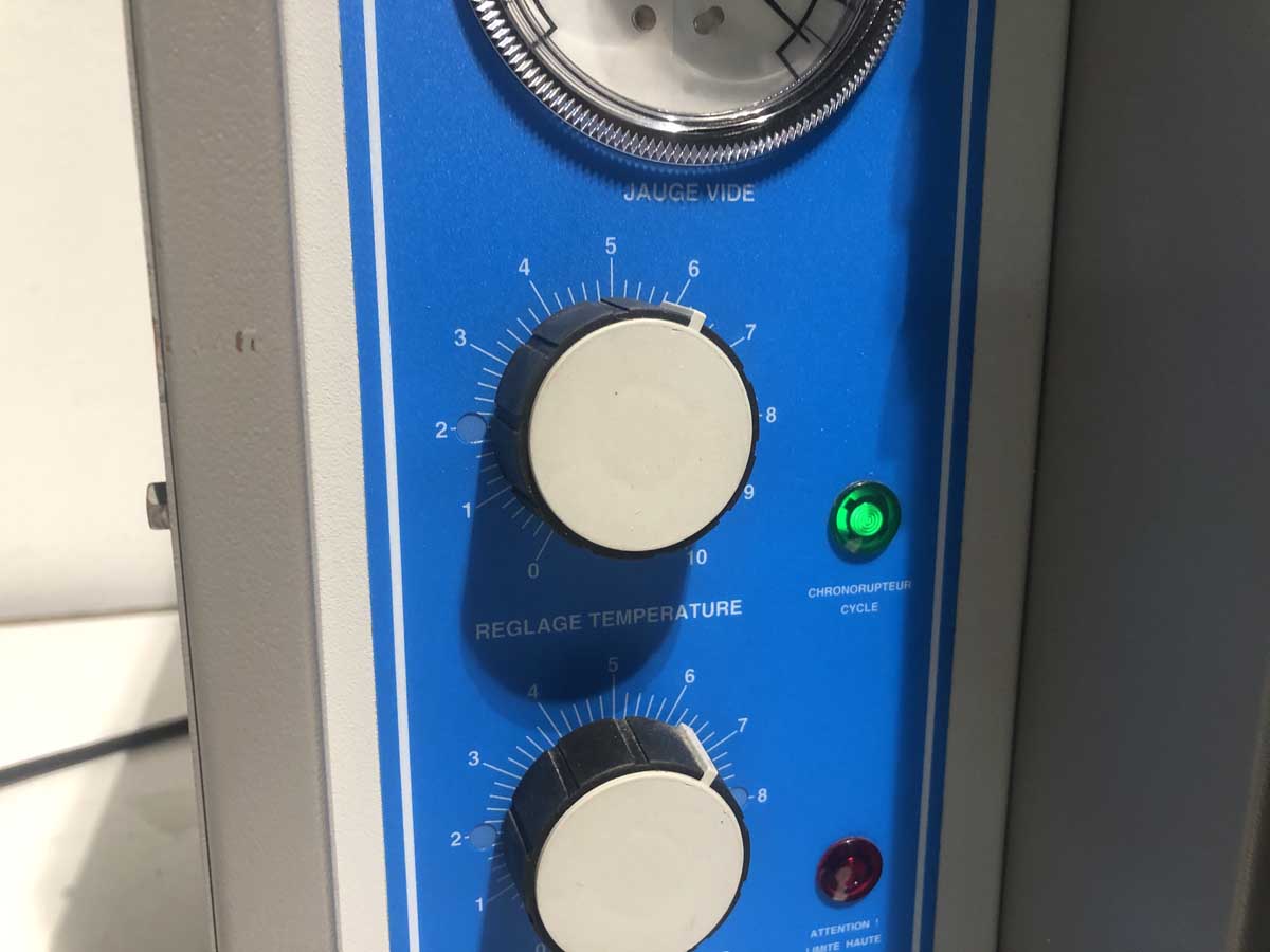 Etuve à vide d'occasion de laboratoire pharmaceutique - fisher 20l_5