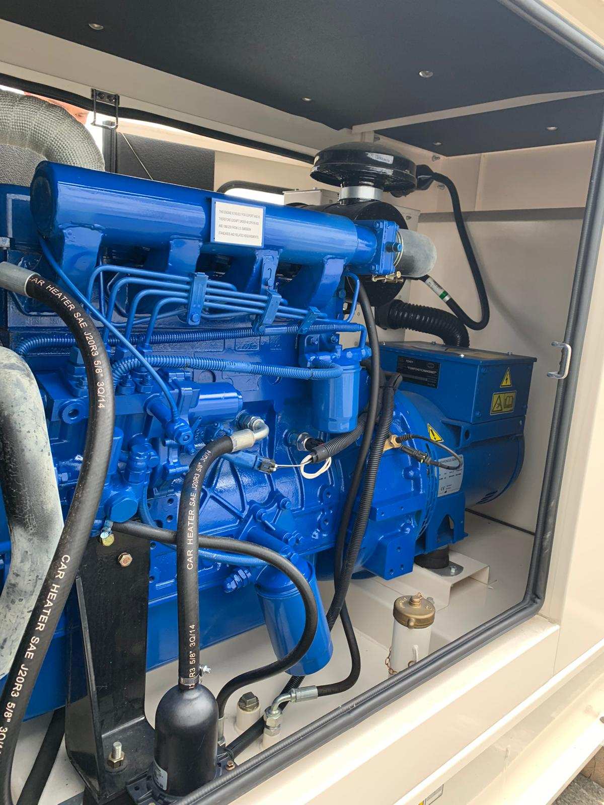 Groupe électrogène d'occasion avec capote neuf de déstockage - FG WILSON - 35 KVA -  F35-1_5