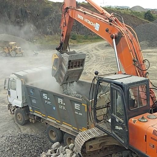 Vue rapprochée du godet concasseur BF90.3 S4