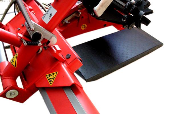 Démonte pneus poids-lourd 14