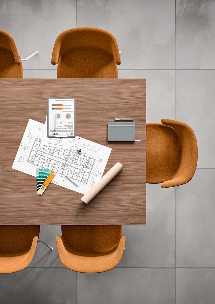 Table Serenity - plateau rabattable, roulettes, finitions personnalisables - idéale pour bureaux et espaces de réunion_5