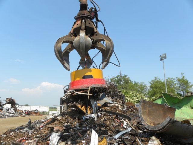 Electro-aimant pendulaire avec génératrice pour pelles 4 à 70 tonnes_5