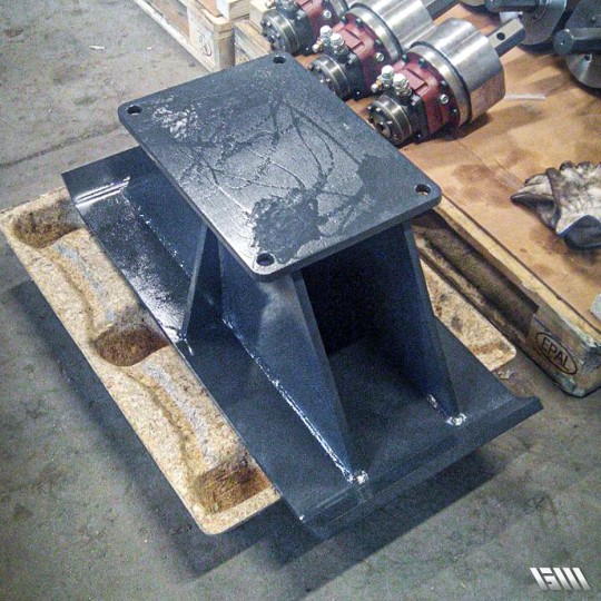 Enfonce pieux compatible avec attaches rapides toutes marques